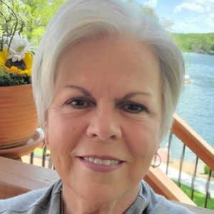 Meet your Posher, Sharon